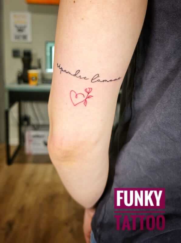 tatuaje fete tatuaj scris tatuaj pe mana modele de tatuaje